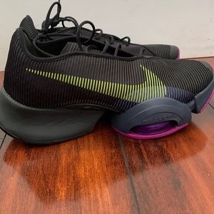 BRAND NEW womens Nike superrep